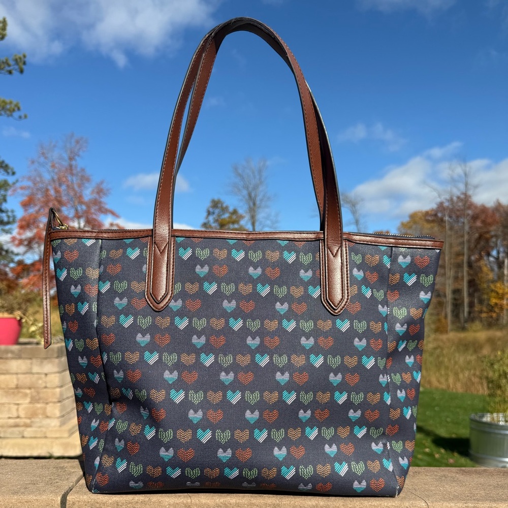 GUC! Fossil Heart Pattern Flag Large Leather Navy Blue Brown Tote Bag - Picture 5 of 11